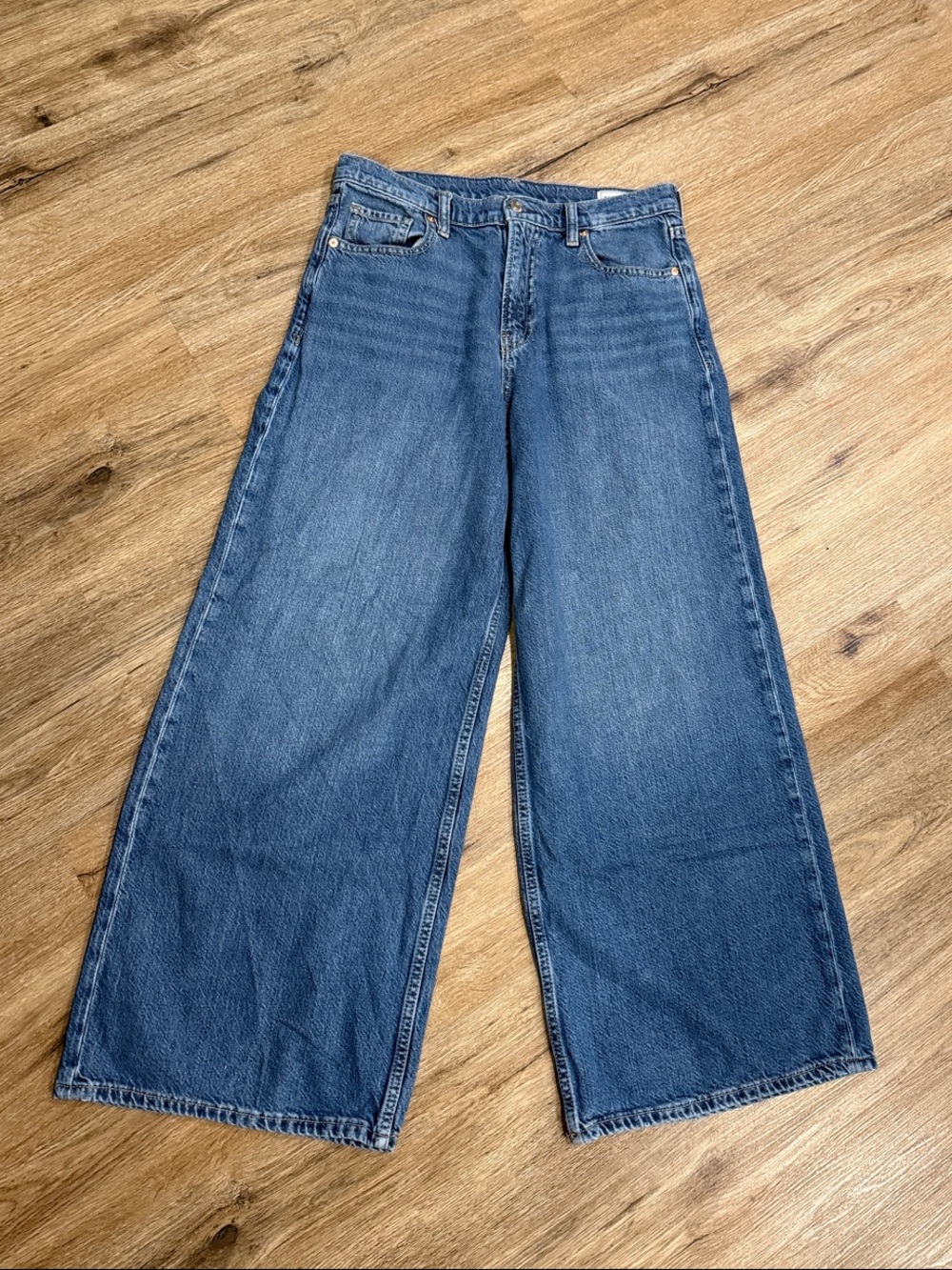 GAP Baggy Mid Rise Ultra Soft Wide-Leg Jeans in Medium Blue Denim 4R